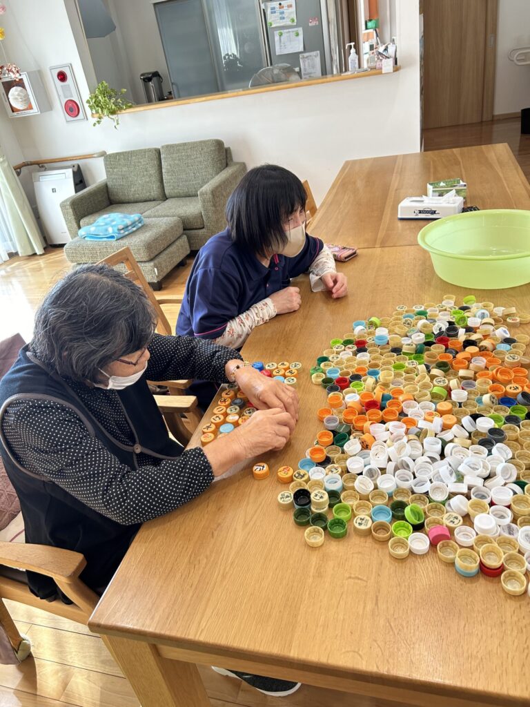 ペットボトル蓋集め😊のサムネイル画像